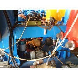 聚氨酯高壓發(fā)泡機銷售，供應實惠的聚氨酯高壓發(fā)泡機