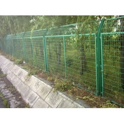 廠區護欄網上哪買比較好|山東廠區護欄網的價格果園防護網生產廠家