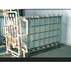 電滲析設(shè)備廠家供應(yīng)，九龍水處理暢銷的電滲析設(shè)備出售