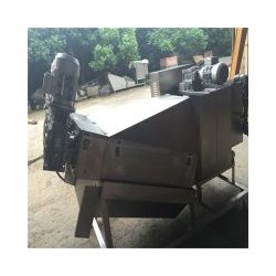 上海大團(tuán)環(huán)保科技——專業(yè)生產(chǎn)柵網(wǎng)螺旋式污泥脫水機(jī)