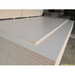 山東刨花板生產廠家 1.5 1.6 1.8刨花板供應