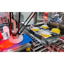 千層蛋糕機器人制作自動化生產(chǎn)線